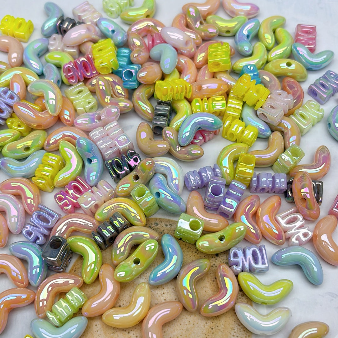 A842 虹色パール光沢LOVE文字&カーブビーズアクリルミックス