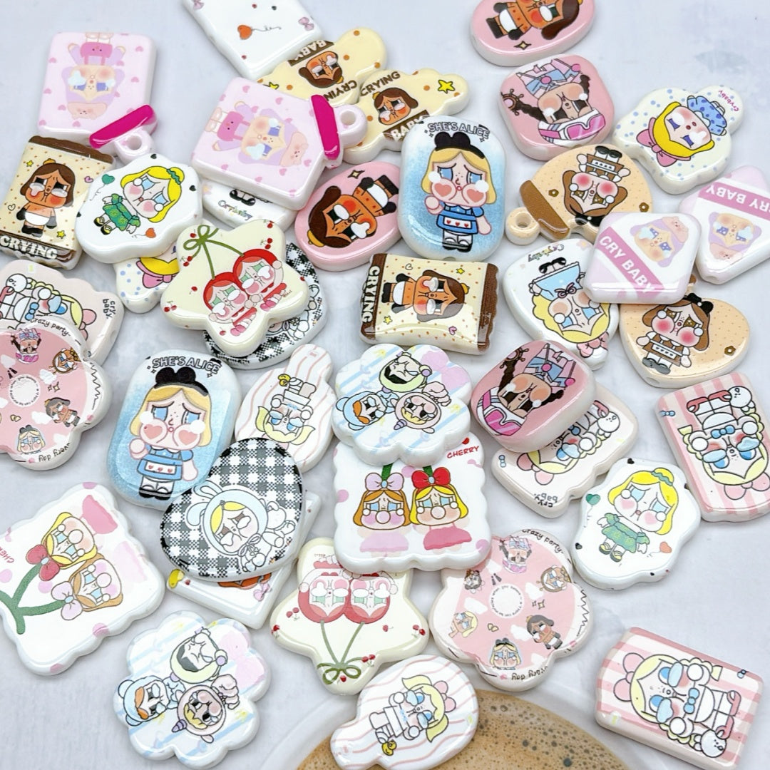A922 クライベイビー アクリルチャーム|ハンドメイドアクセサリーパーツ