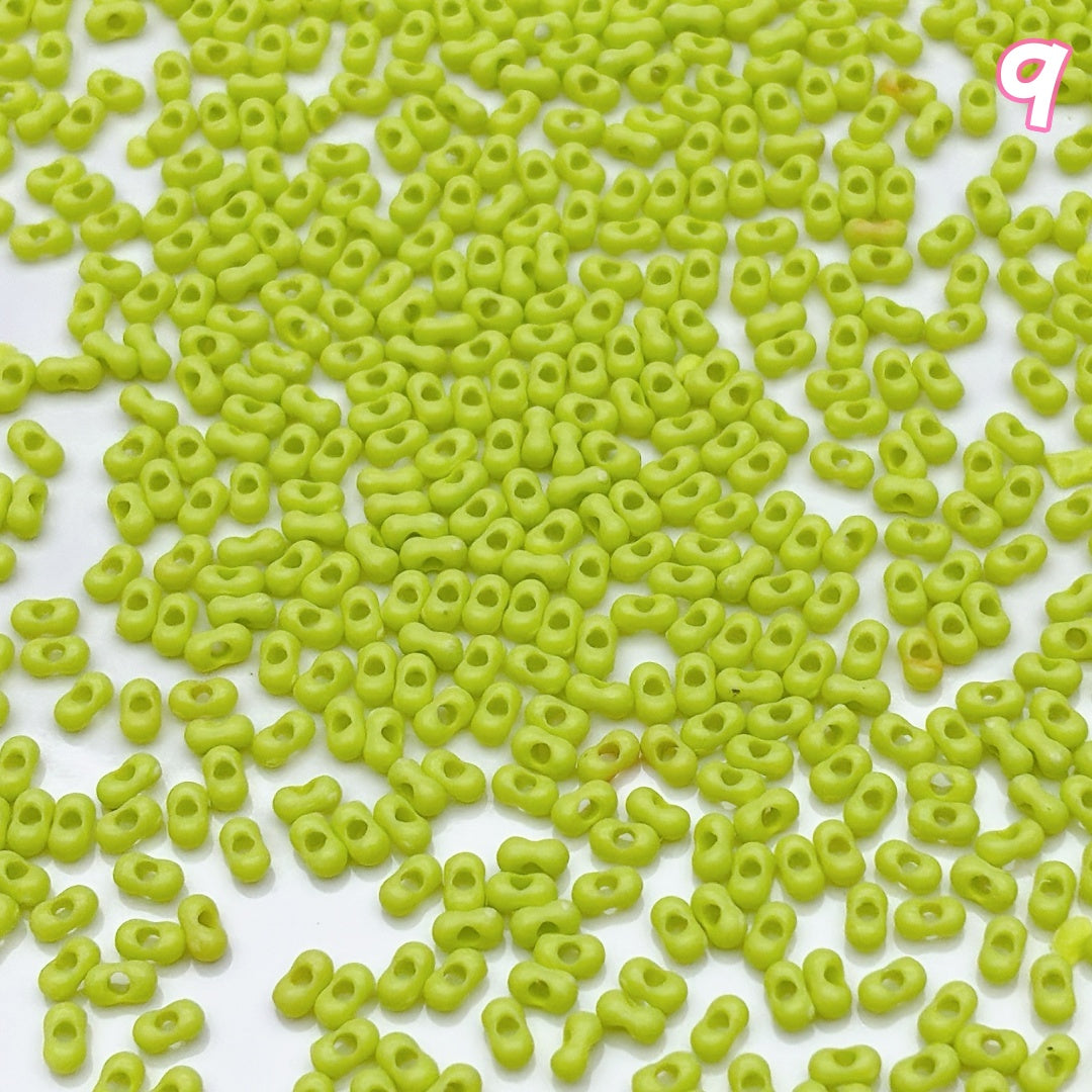 A958 超小アクリルピーナッツビーズ — ミニサイズで夢かわな手作りパーツ