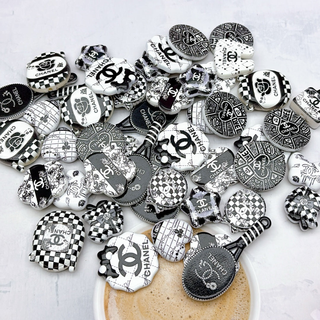 A999 人気販売中! カートゥーンアクリルパーツ ✦ キュートなハンドメイド素材 ✦ アクセサリーチャームに最適