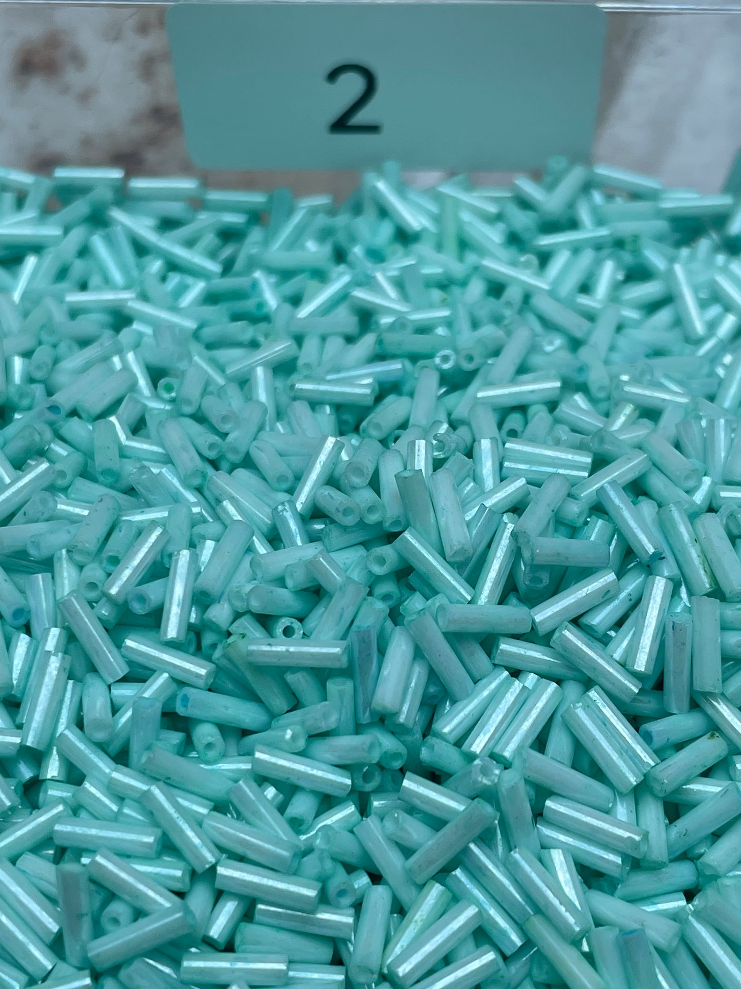 A563:2×7mm 三分クリーム色 長棒ガラス直管ビーズ 12色展開 500g入り