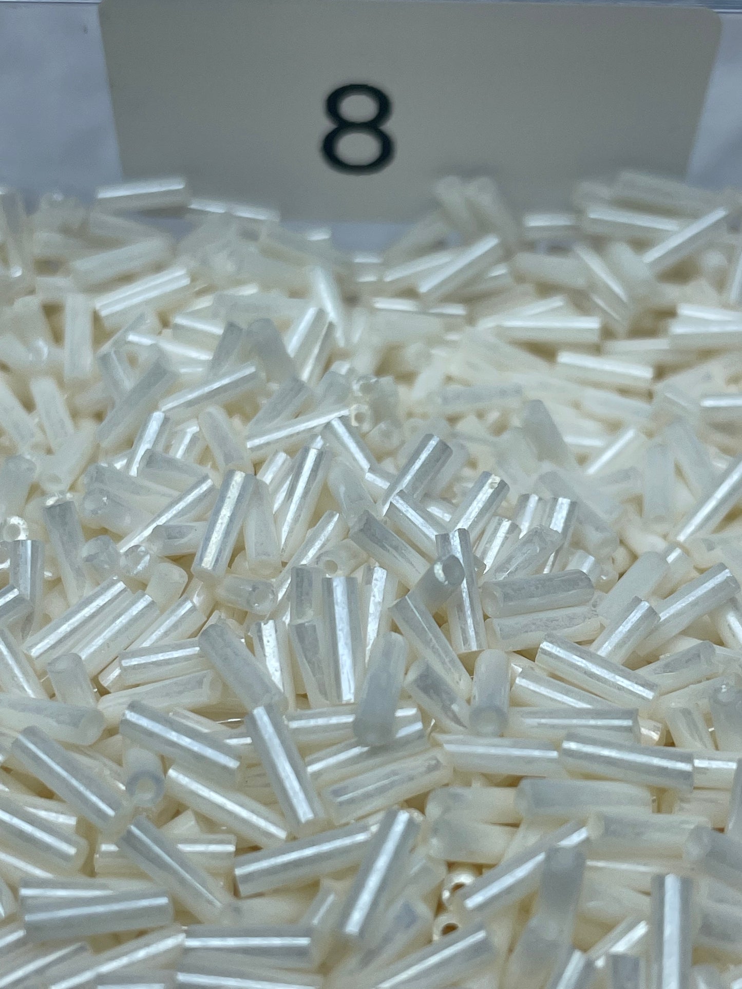 A563:2×7mm 三分クリーム色 長棒ガラス直管ビーズ 12色展開 500g入り