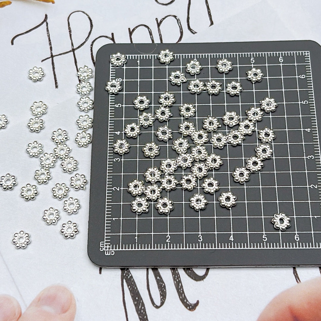 A630  アクリルパーツ - 軽やかでカラフルなDIY素材
