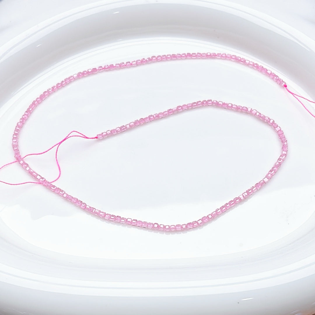 A547 煌めく高品質多面体 – 光と影が織りなす立体的な美しさ