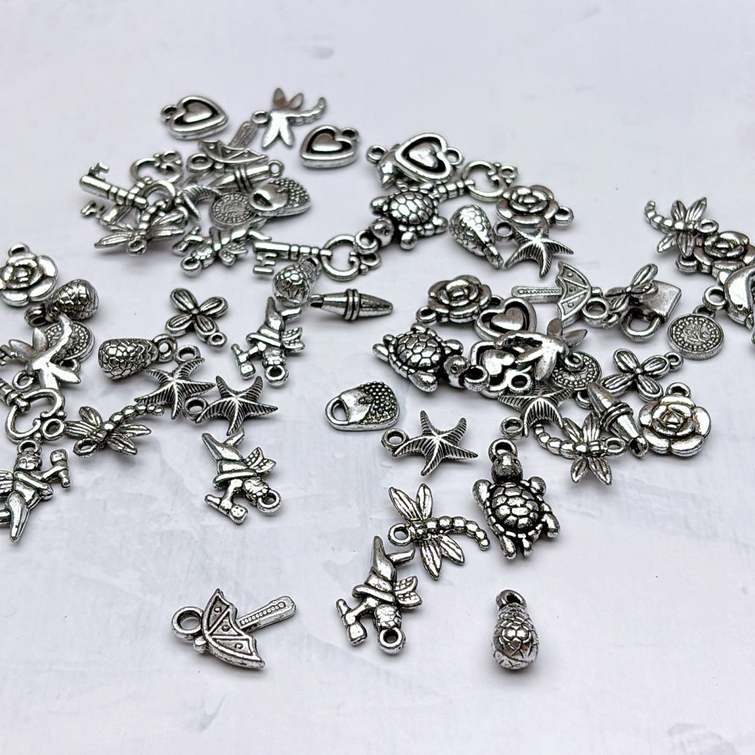 A630  アクリルパーツ - 軽やかでカラフルなDIY素材