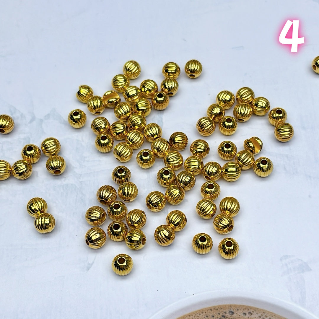A676  ゴールドカラーアクリルパーツ - ハンドメイドに煌めきを添える軽やか素材 つめつめ放題