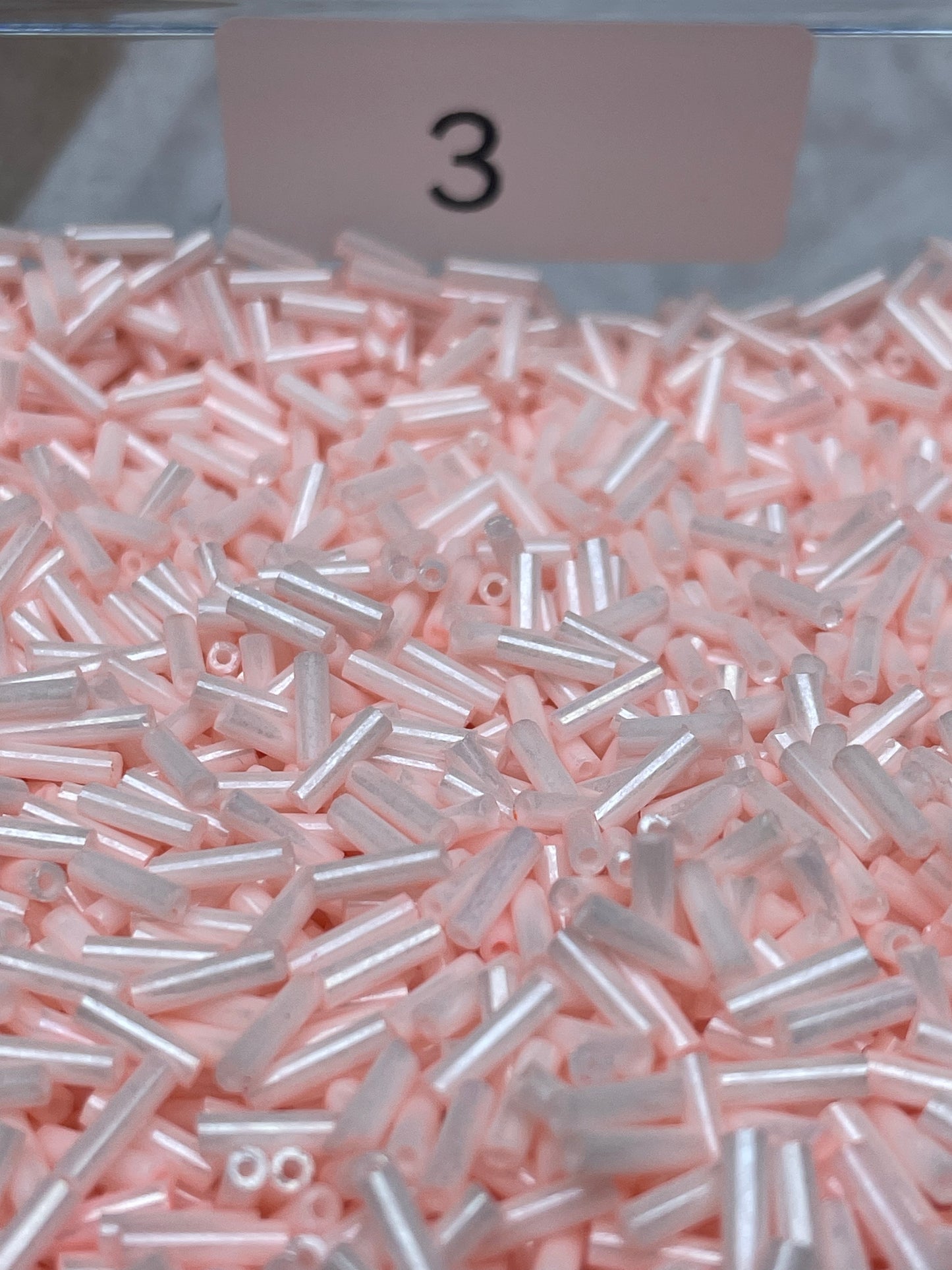 A563:2×7mm 三分クリーム色 長棒ガラス直管ビーズ 12色展開 500g入り