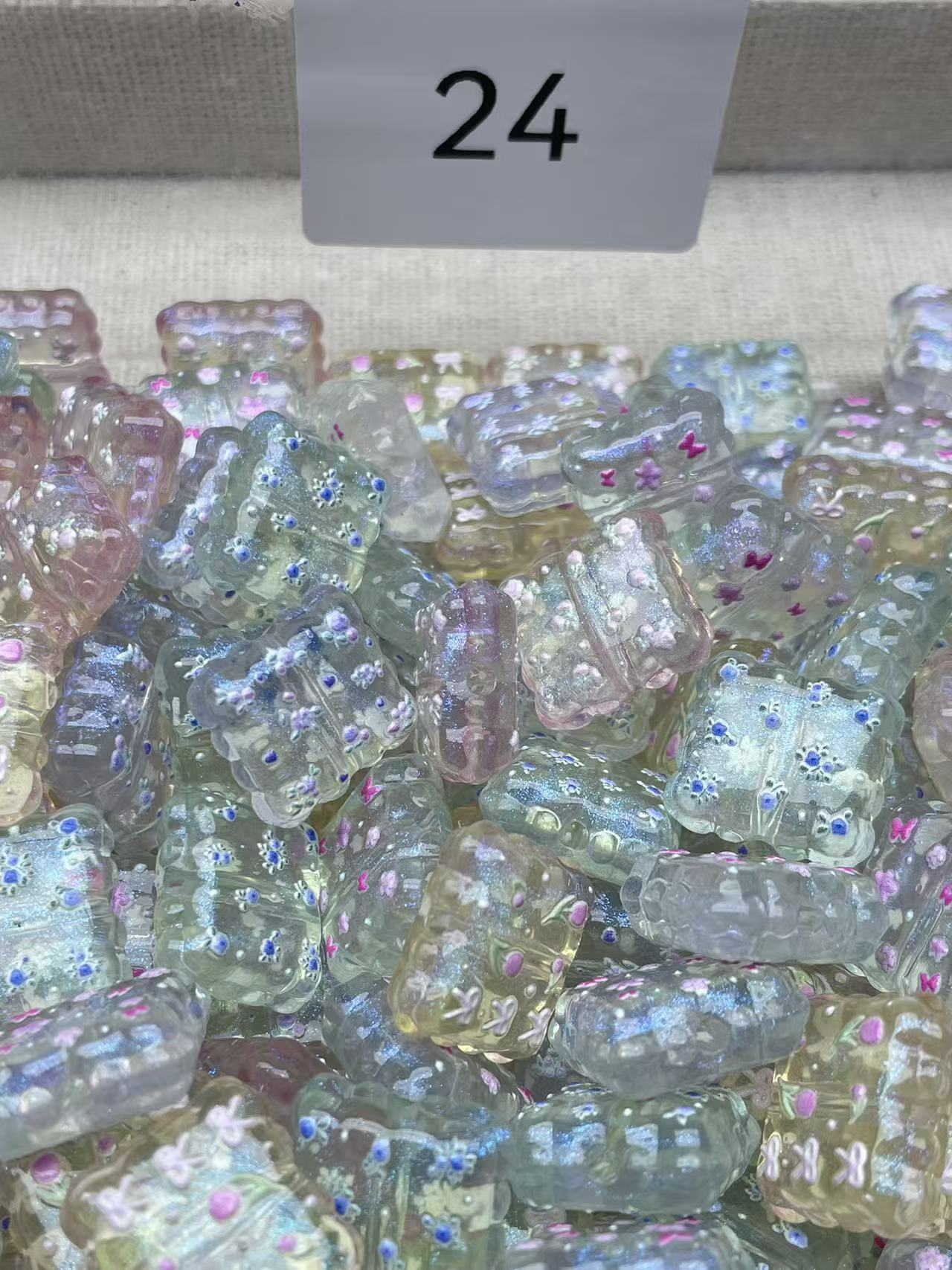 A174:高透品質 小型モールド ハンドメイドパーツ 自由選択おまけのチップ10個付き