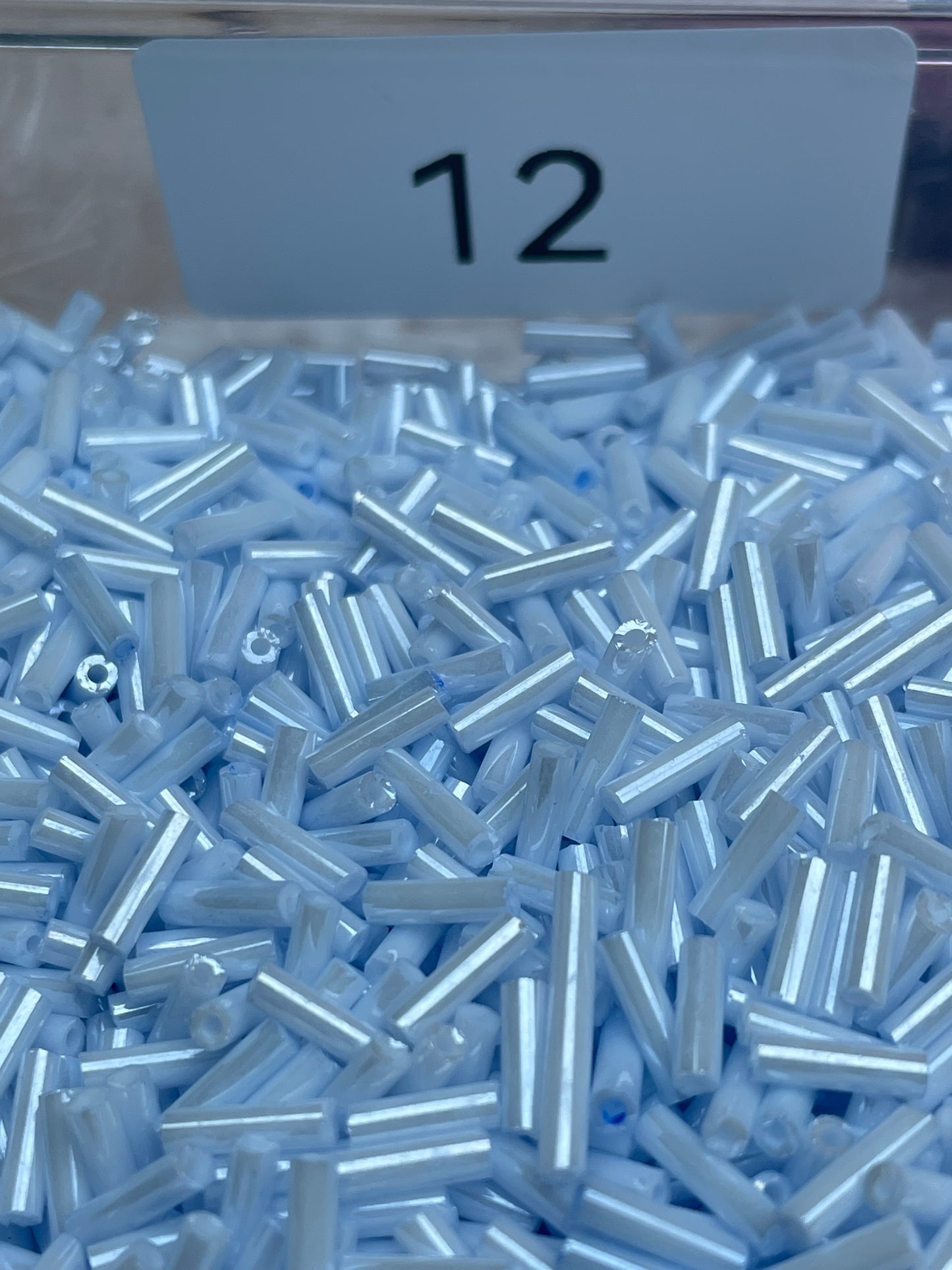 A563:2×7mm 三分クリーム色 長棒ガラス直管ビーズ 12色展開 500g入り