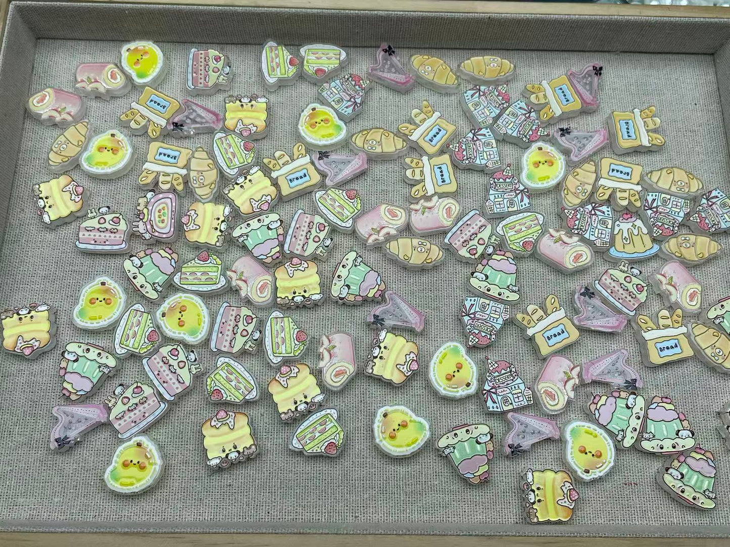A425:アクリルレリーフ貫通穴付き　DIYカード全集工場で品切れ続出の大人気アイテム！在庫限定・残り少ないです。